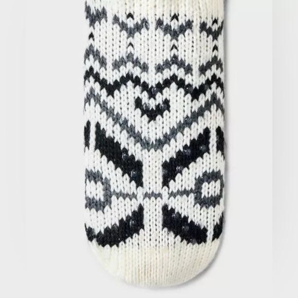 Women's nwt Nordic Knit Faux Shearling Lined Slipper Socks with Poms & Grippers - Picture 5 of 6